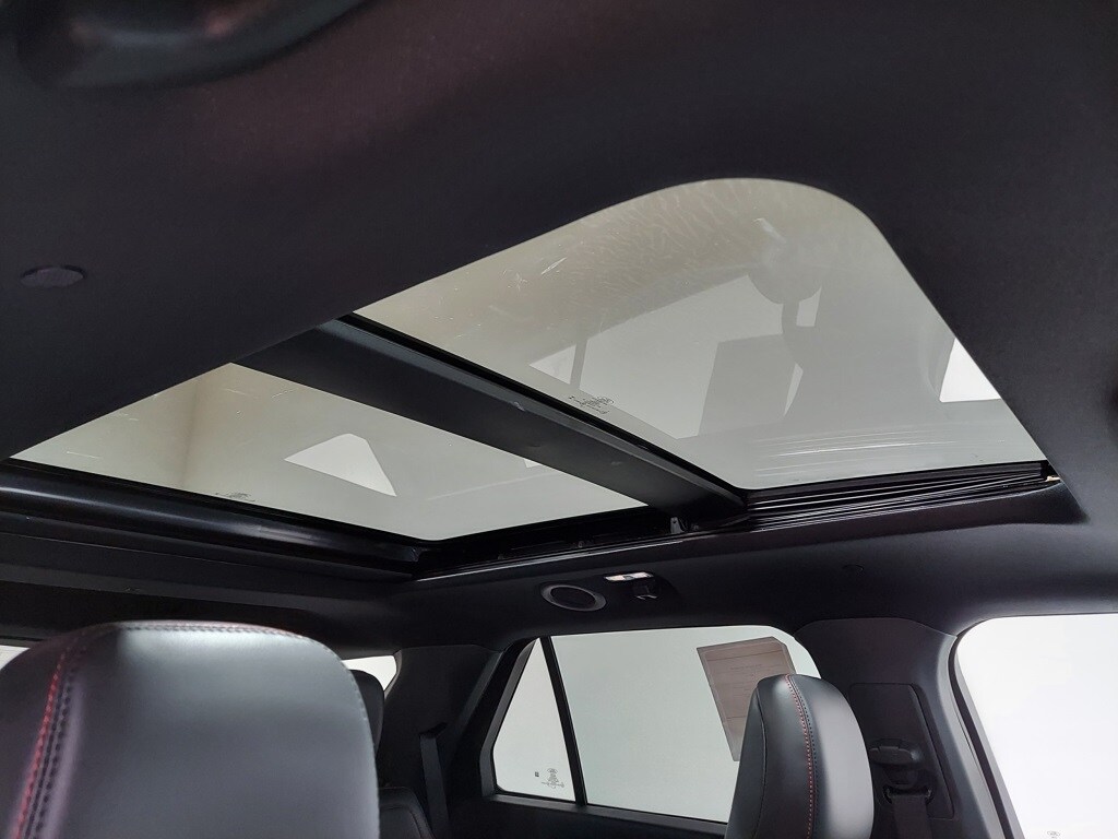 2025 Ford Explorer ST-Line photo 4