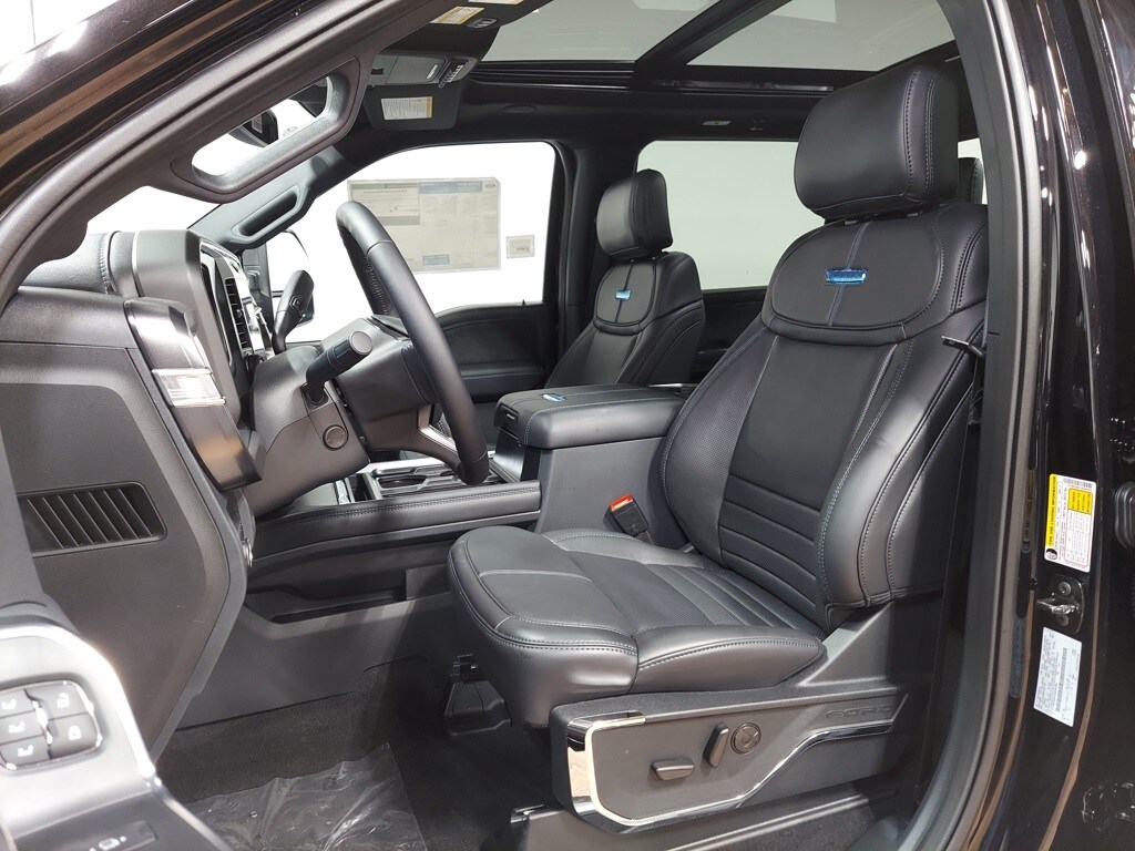 2025 Ford F-350 Platinum photo 3