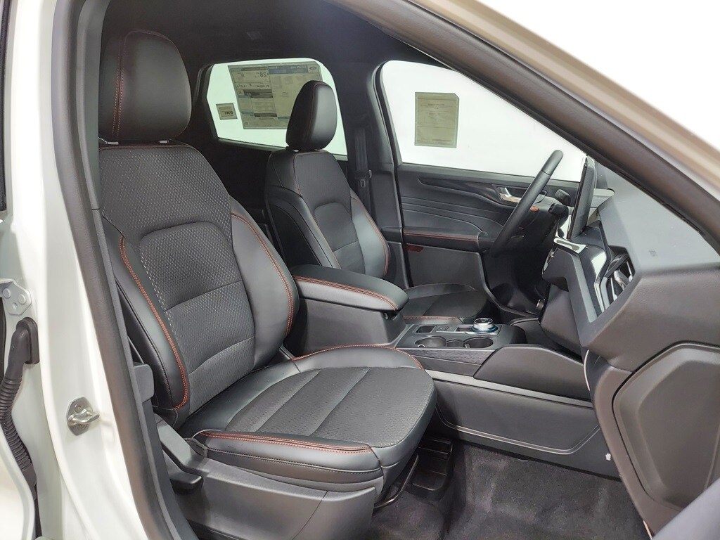 2025 Ford Escape ST-Line photo 2