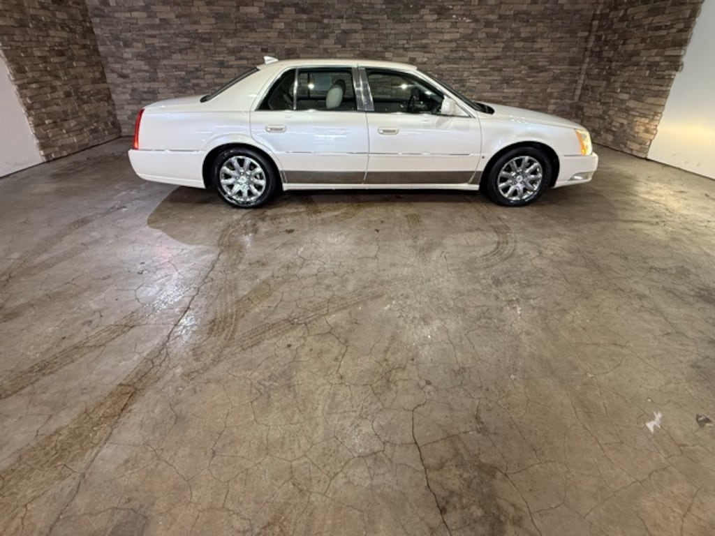 Used 2009 CADILLAC DTS Sedan