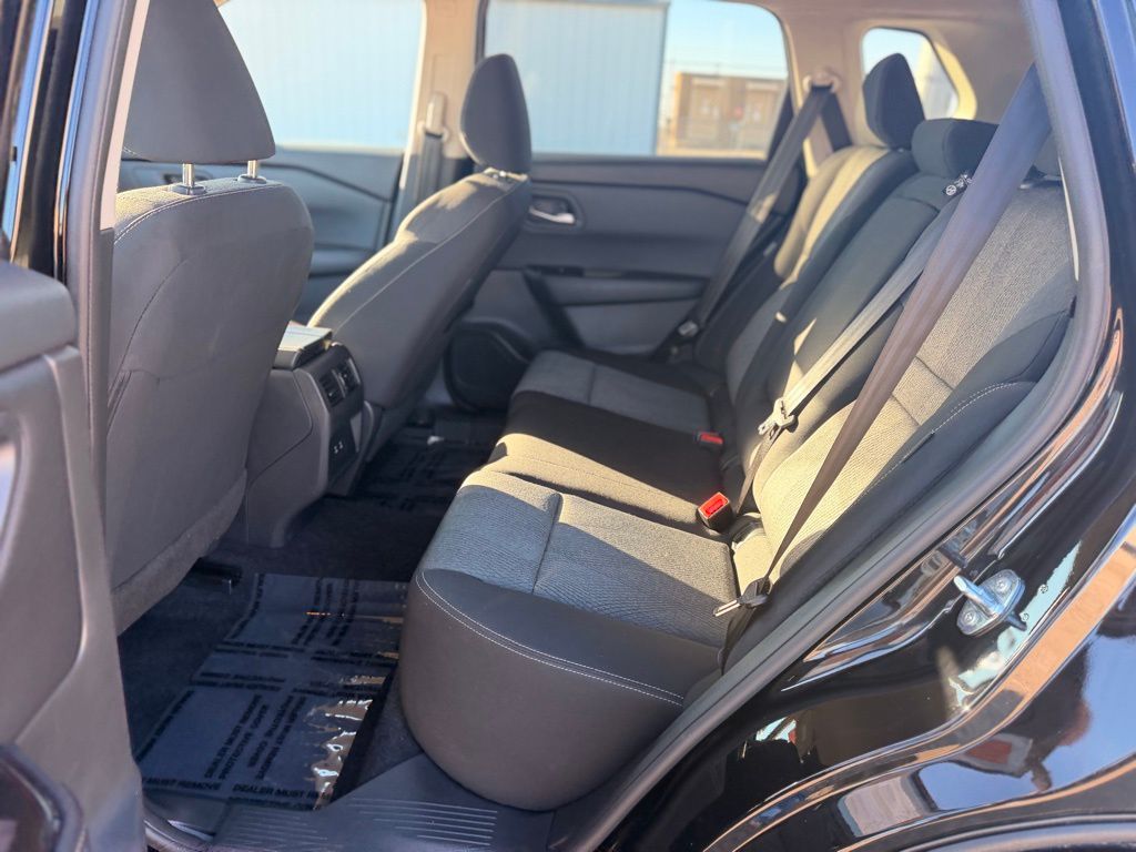 2025 Nissan Rogue SV - Photo 11