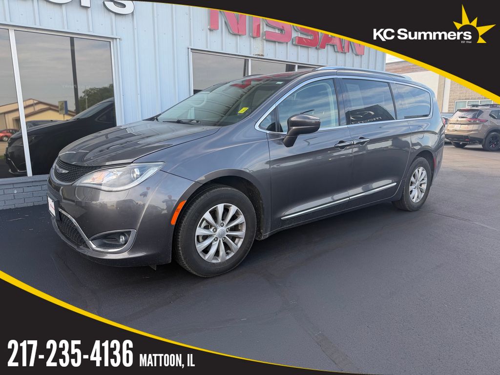 2019 Chrysler Pacifica Touring L's photo