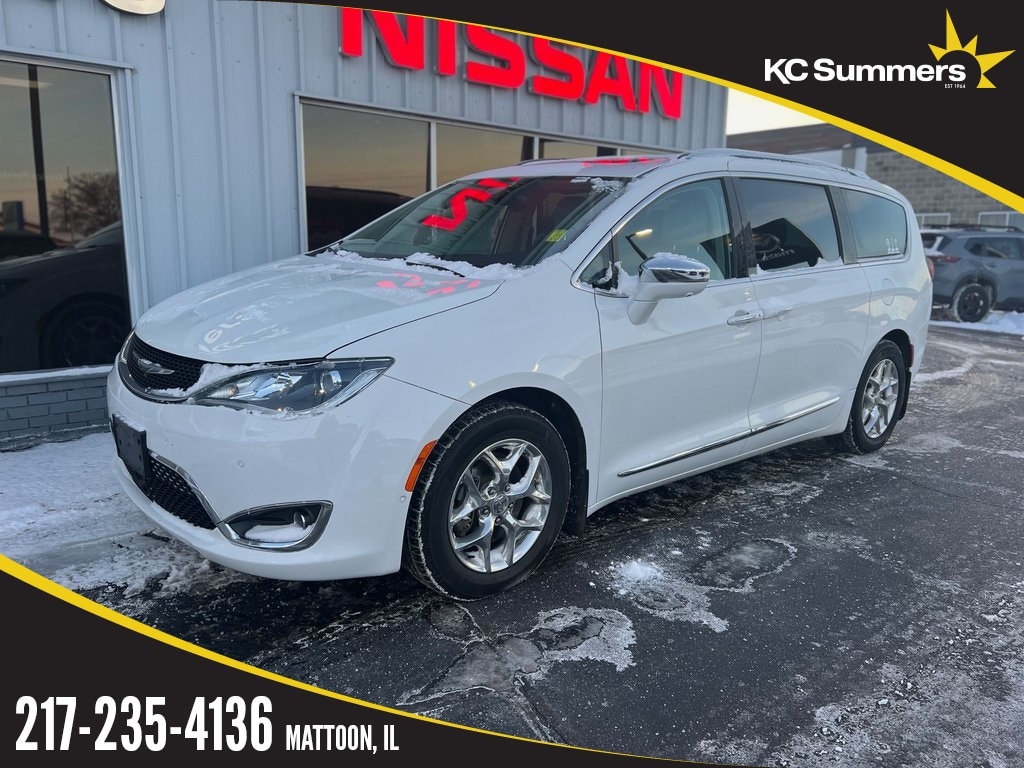 2017 Chrysler Pacifica Limited's photo