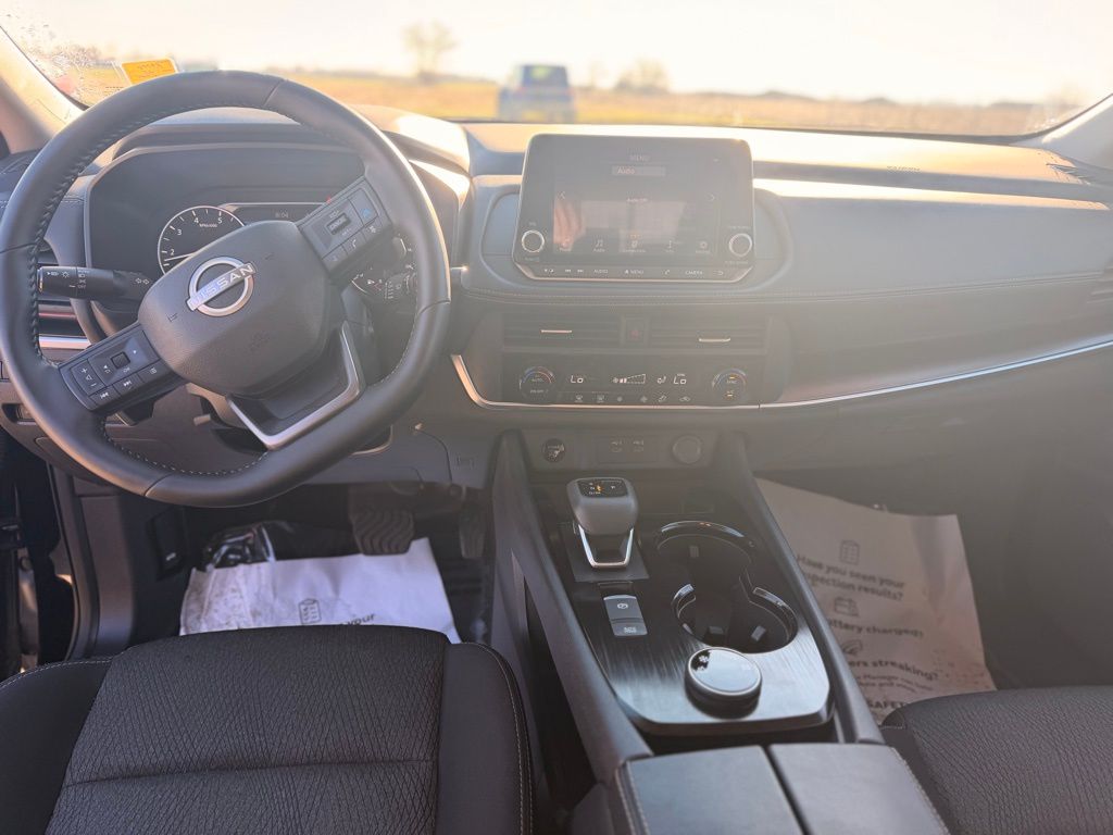 2025 Nissan Rogue SV - Photo 12