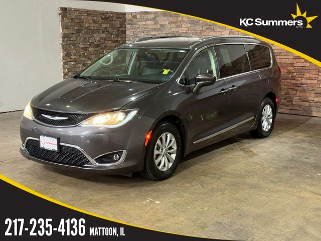 2019 Chrysler Pacifica Touring L's photo