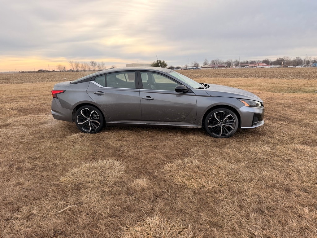 Used 2025 Nissan Altima SR Sedan