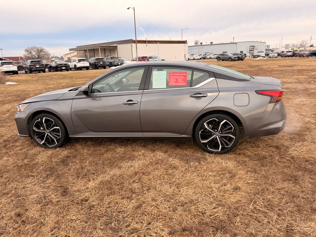 2025 Nissan Altima SR - Photo 8