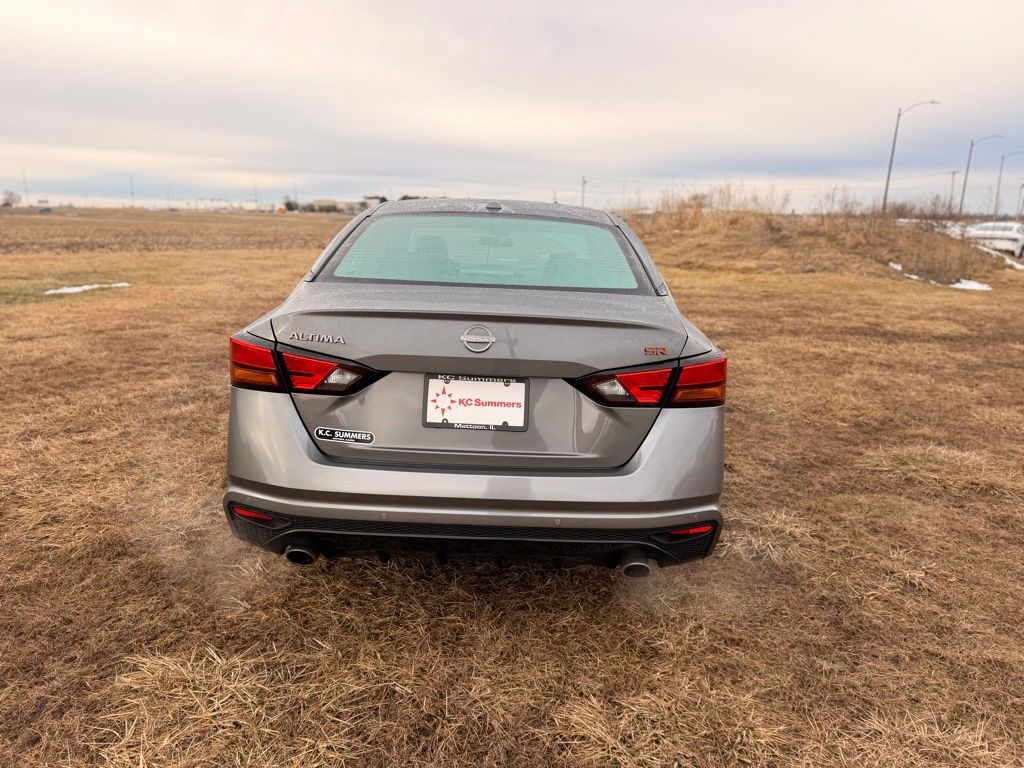 2025 Nissan Altima SR - Photo 6