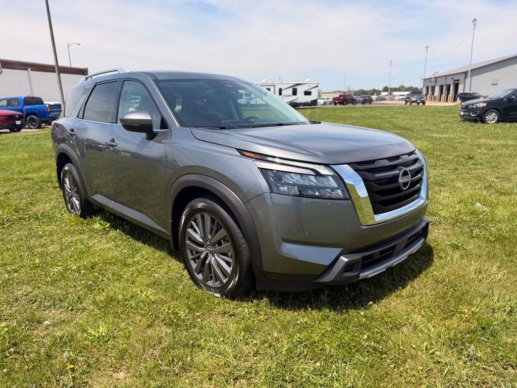 Used 2025 Nissan Pathfinder SL SUV