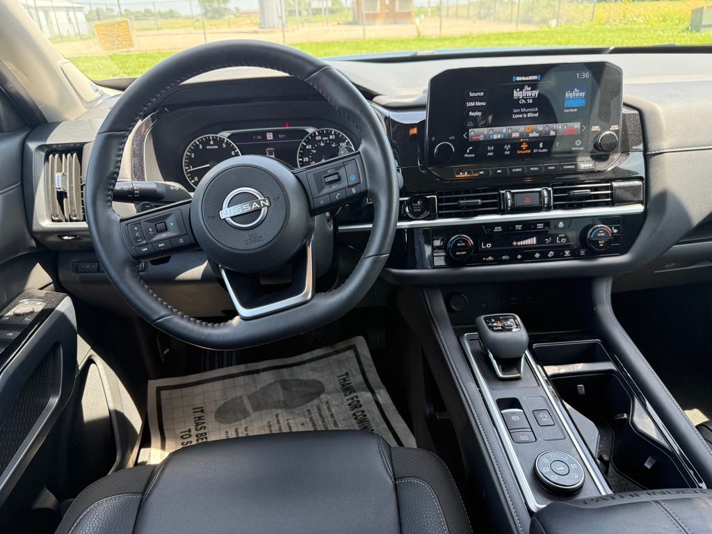 2025 Nissan Pathfinder SL - Photo 12