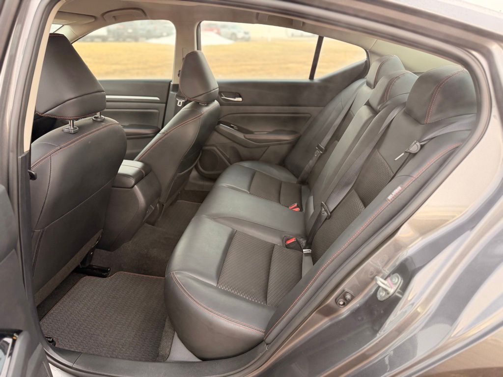 2025 Nissan Altima SR - Photo 11