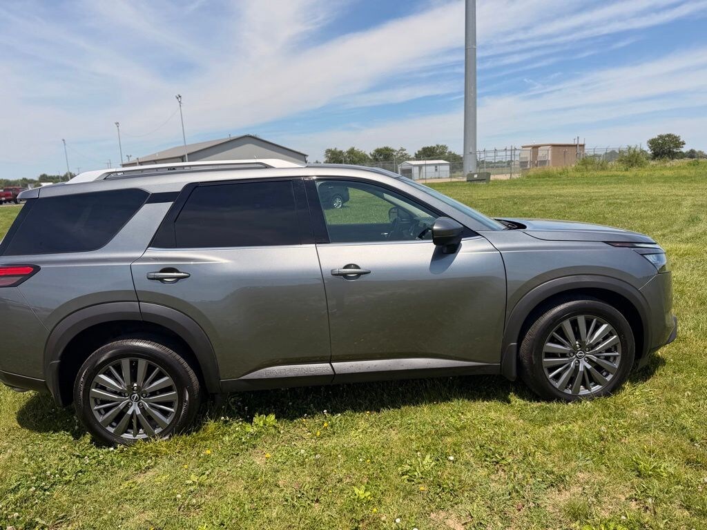 Used 2025 Nissan Pathfinder SL SUV