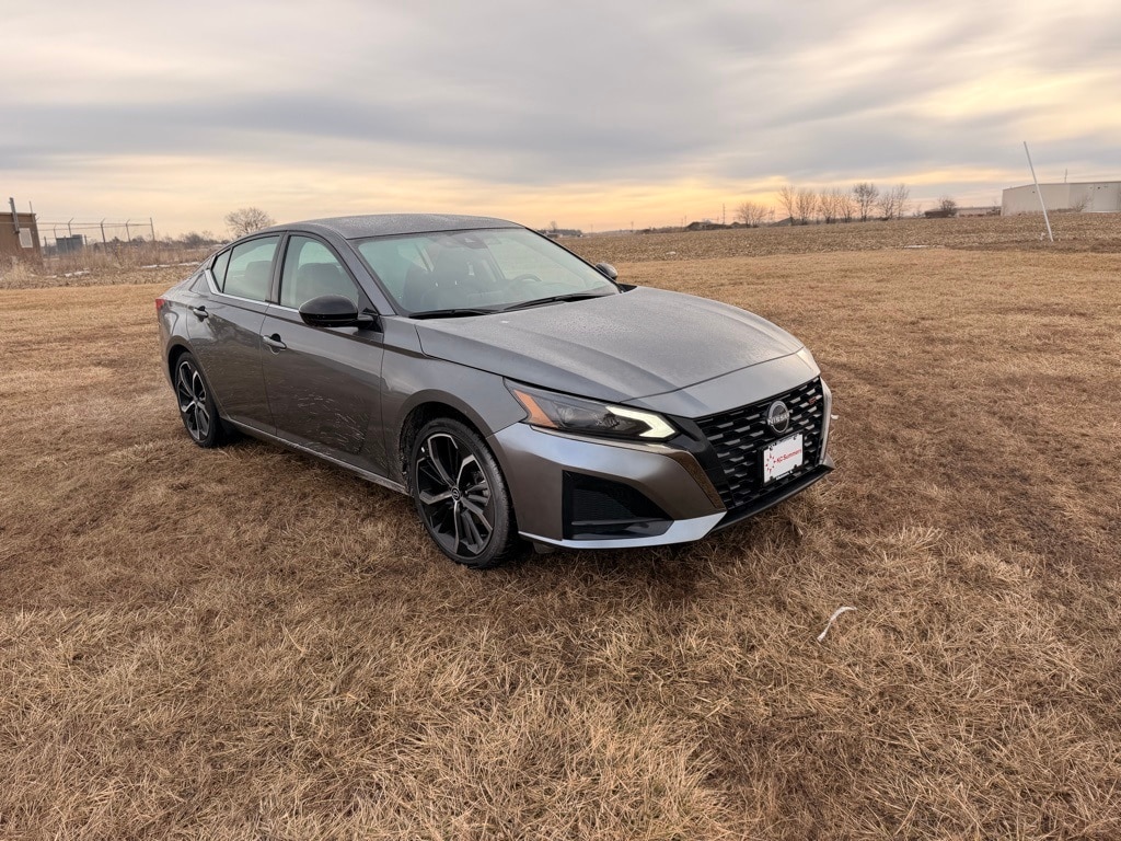 Used 2025 Nissan Altima SR Sedan