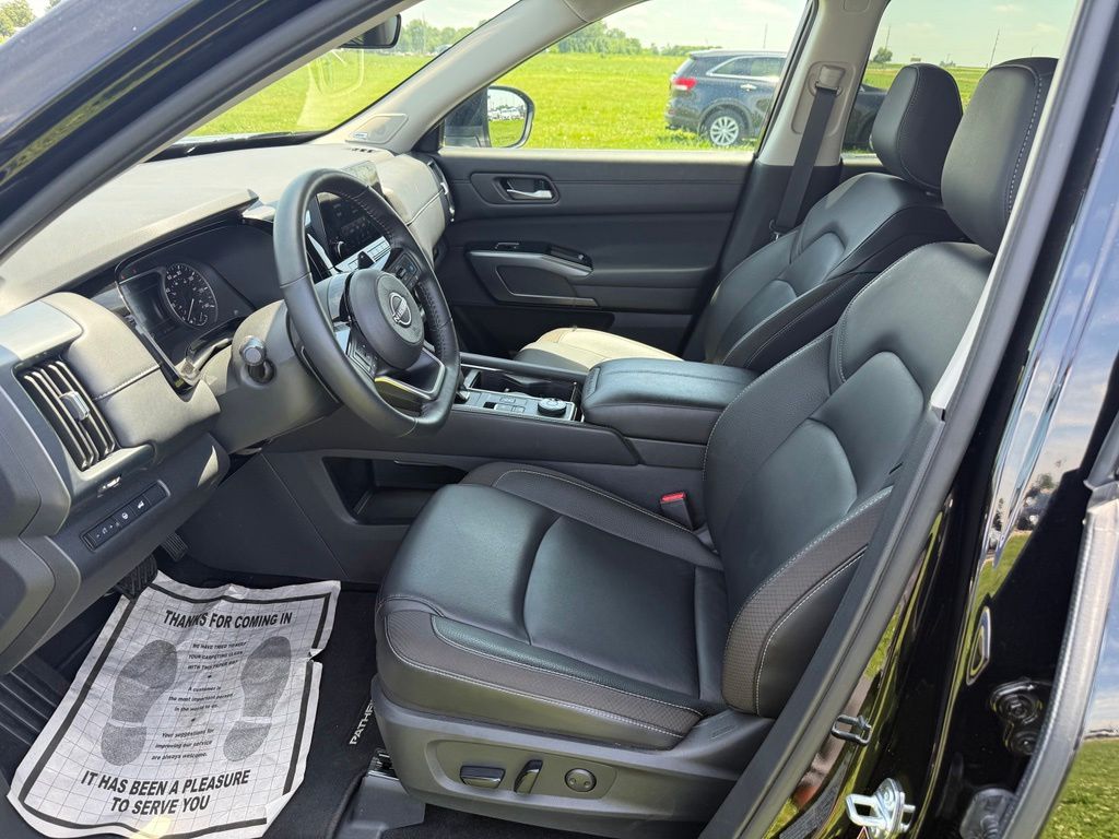 2025 Nissan Pathfinder SL - Photo 9