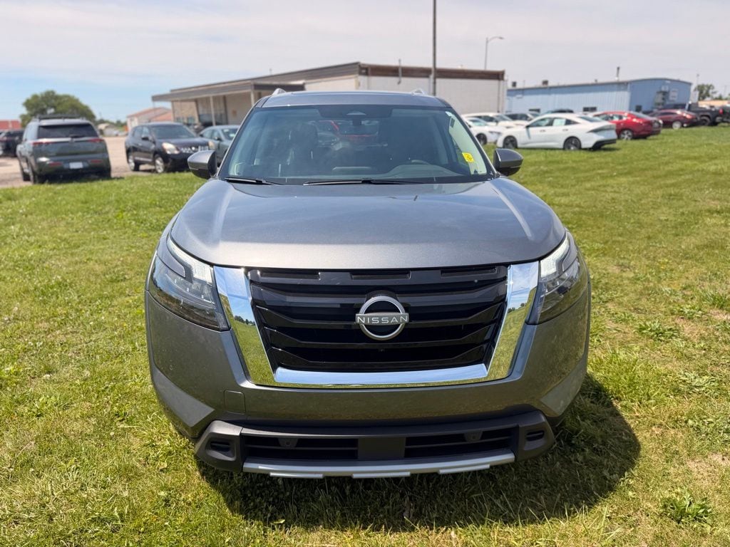Used 2025 Nissan Pathfinder SL SUV