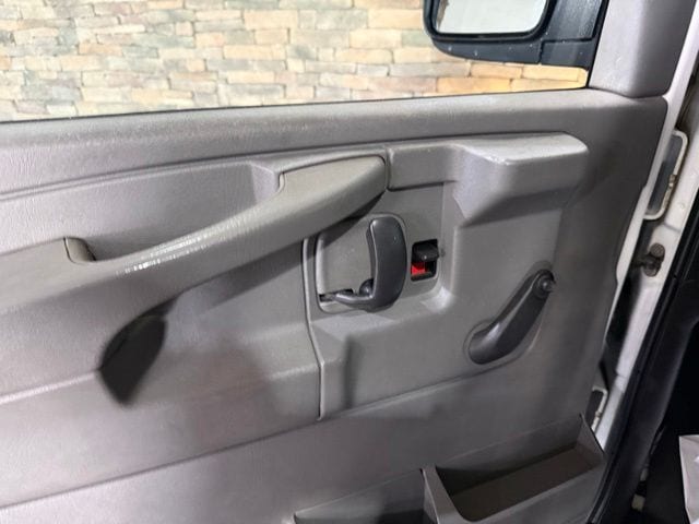 2011 GMC Savana Cargo Base - Photo 8