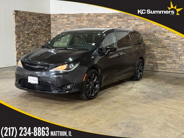 2018 Chrysler Pacifica Touring Plus's photo