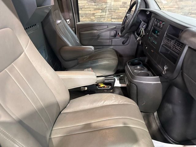 2011 GMC Savana Cargo Base - Photo 24