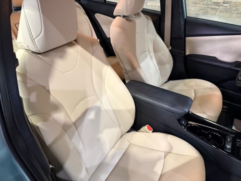 Used 2022 Toyota Prius XLE Hatchback