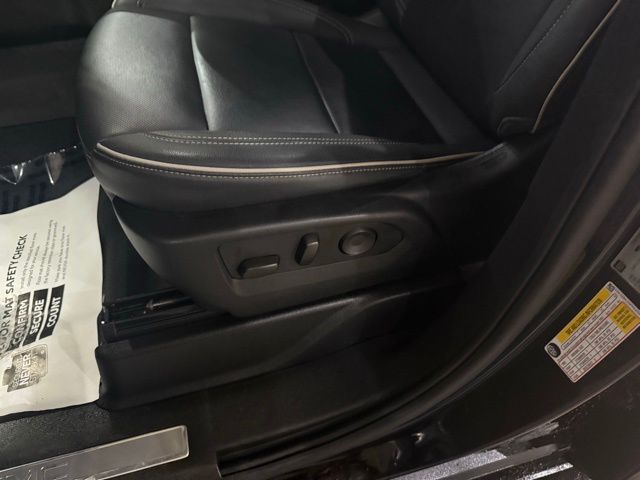 2023 GMC Yukon SLT - Photo 24