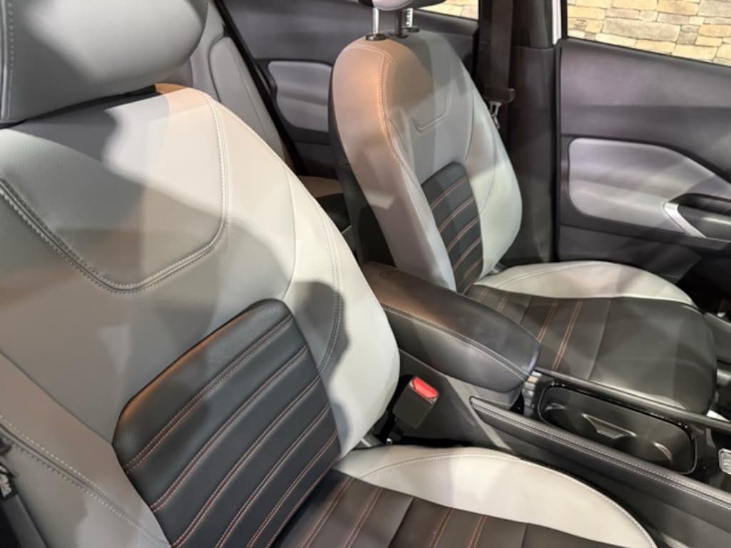 Used 2023 Nissan Kicks SR SUV