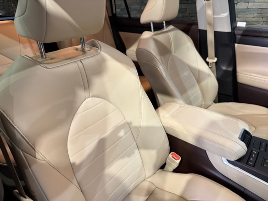 Used 2022 Toyota Highlander XLE SUV