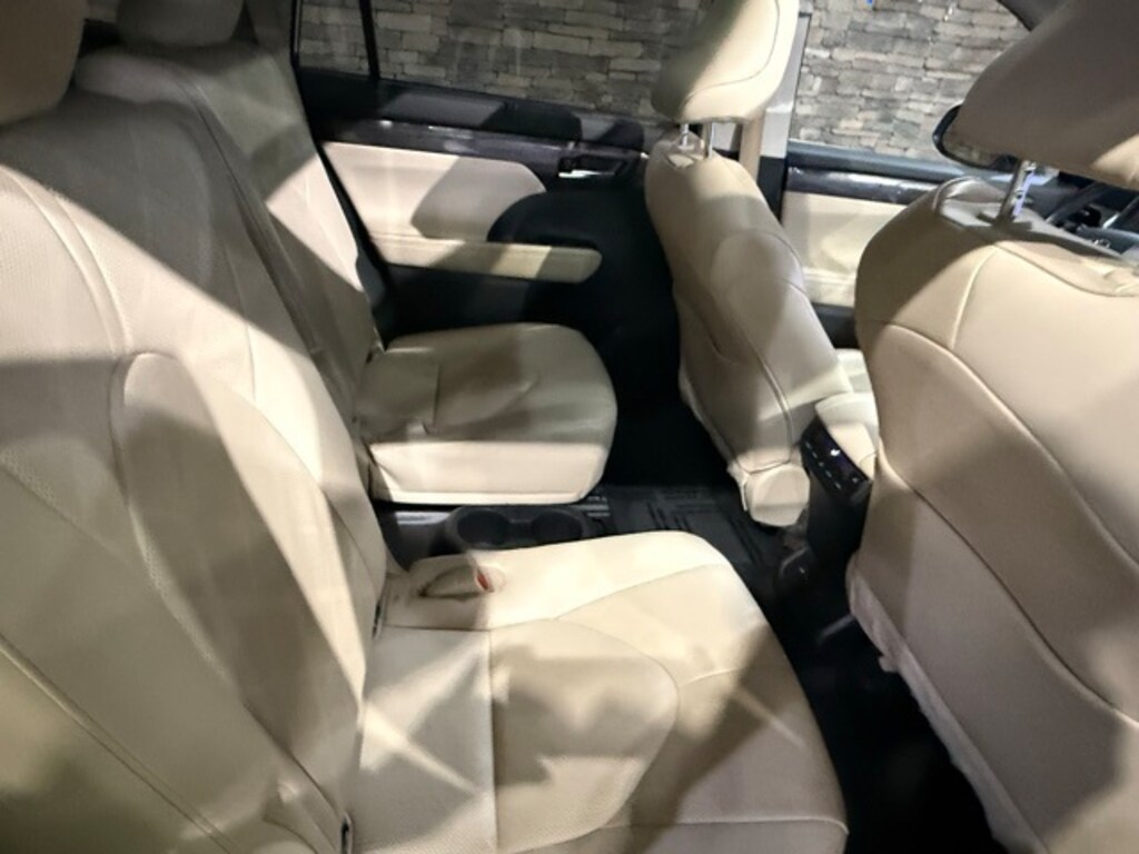 Used 2023 Toyota Highlander Hybrid Platinum SUV