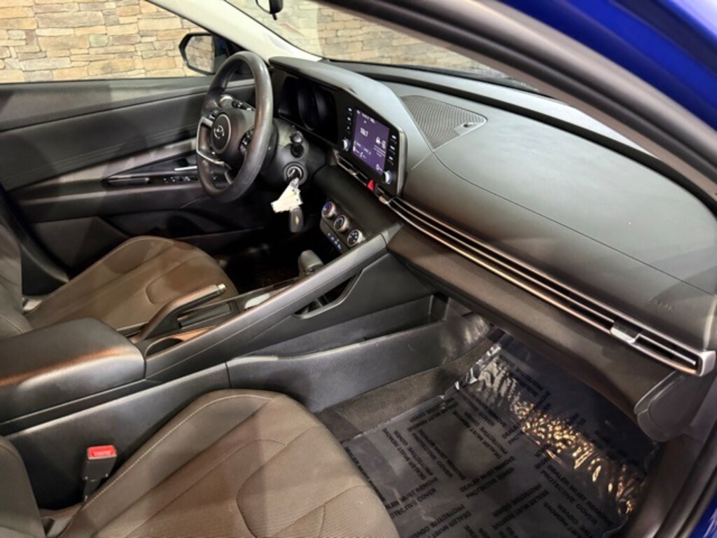 Used 2021 Hyundai Elantra SE Sedan