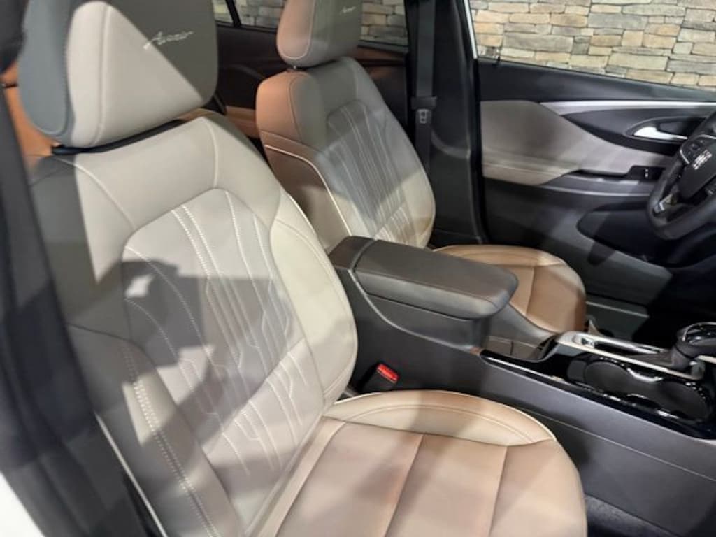Used 2025 Buick Envista Avenir SUV