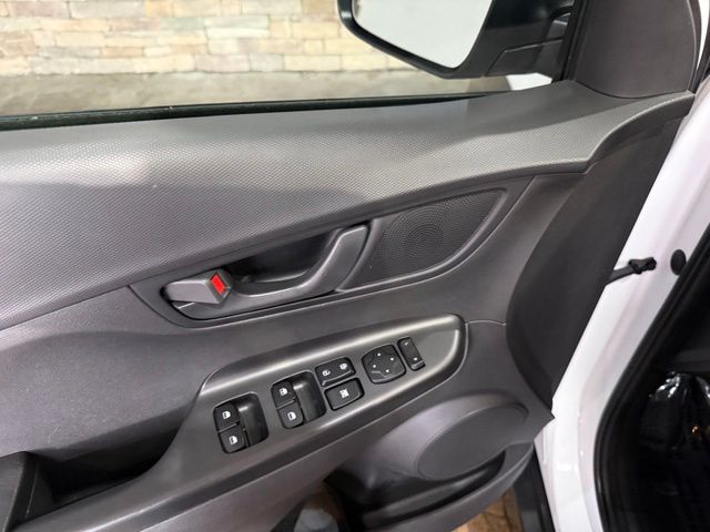 2022 Hyundai Kona SEL - Photo 12