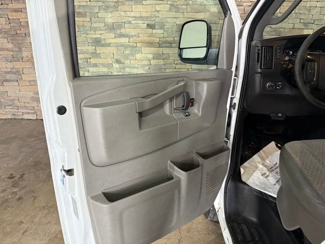 2016 GMC Savana Cargo Work Van - Photo 13