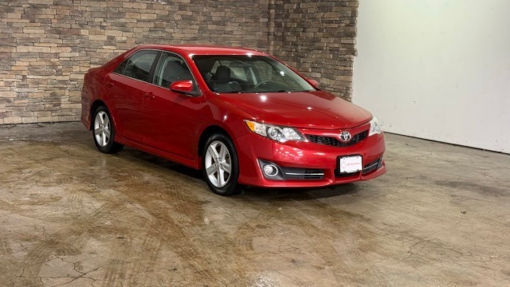 Used 2013 Toyota Camry SE Sedan