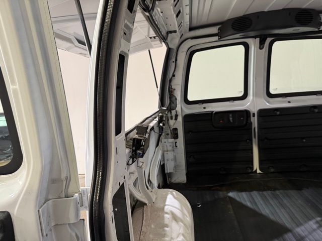 2016 GMC Savana Cargo Work Van - Photo 10