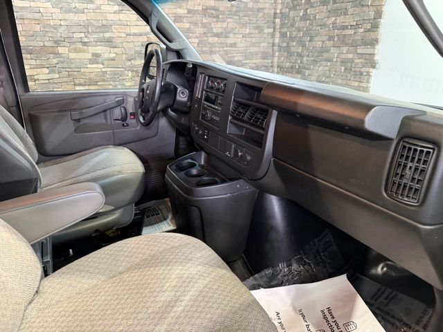 2016 GMC Savana Cargo Work Van - Photo 25