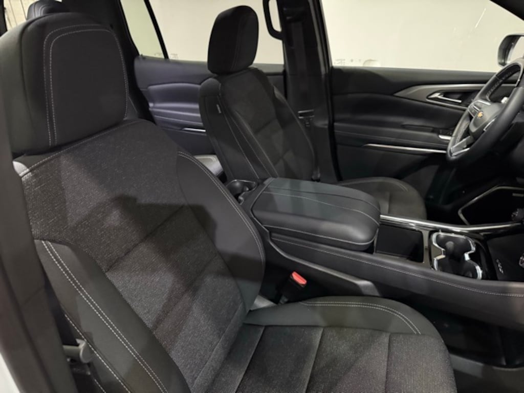 Used 2025 Chevrolet Traverse LT SUV