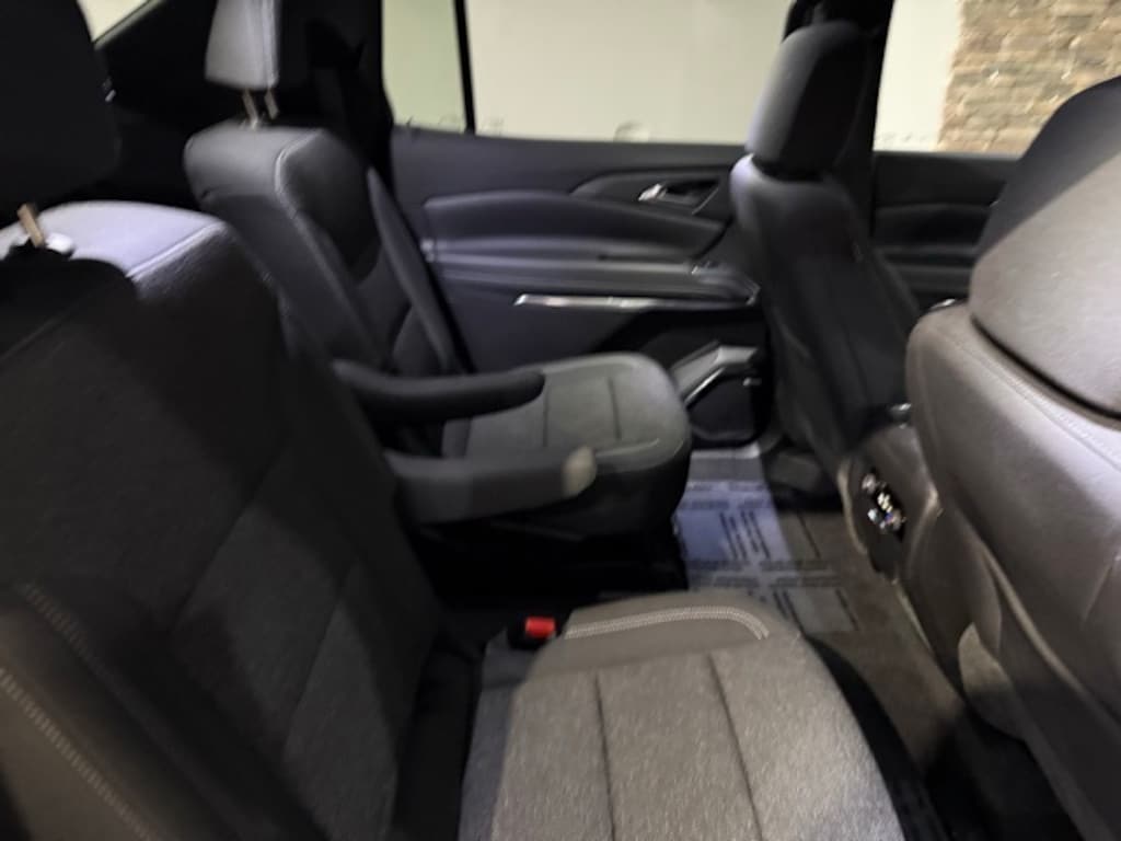 Used 2025 Chevrolet Traverse LT SUV