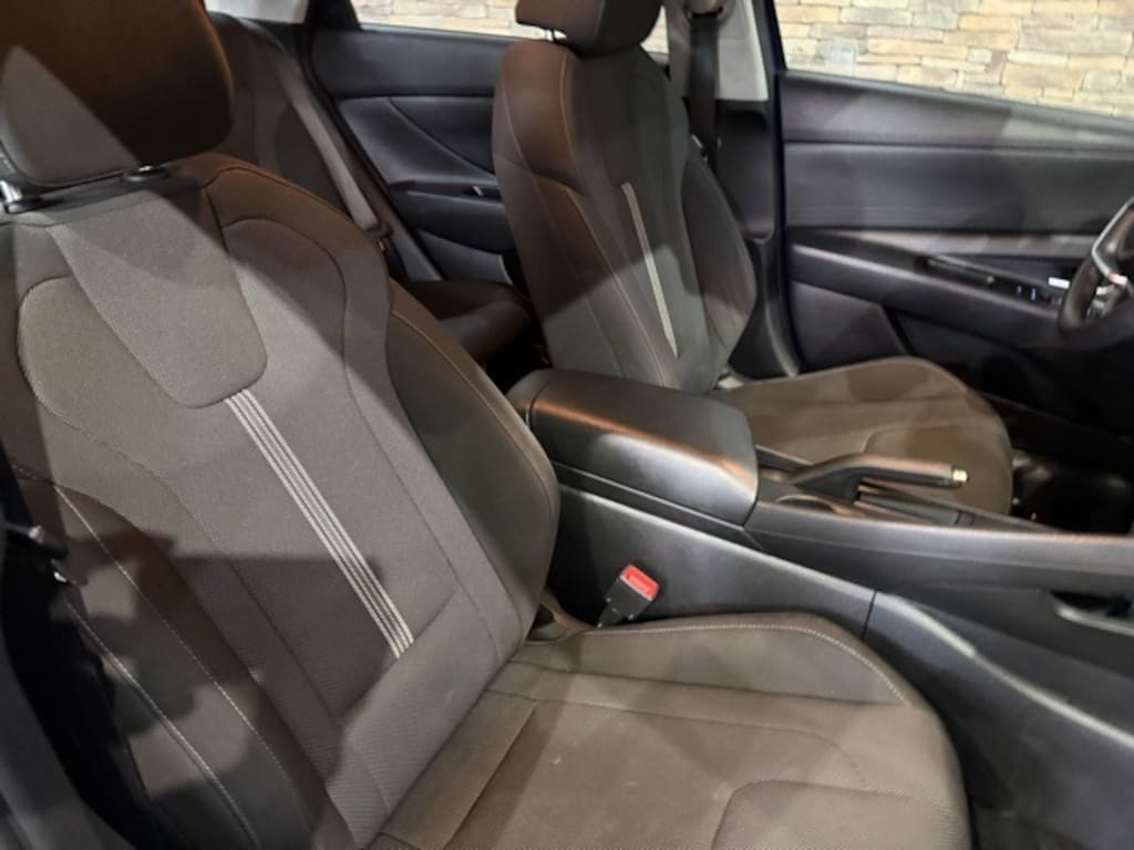 Used 2021 Hyundai Elantra SE Sedan