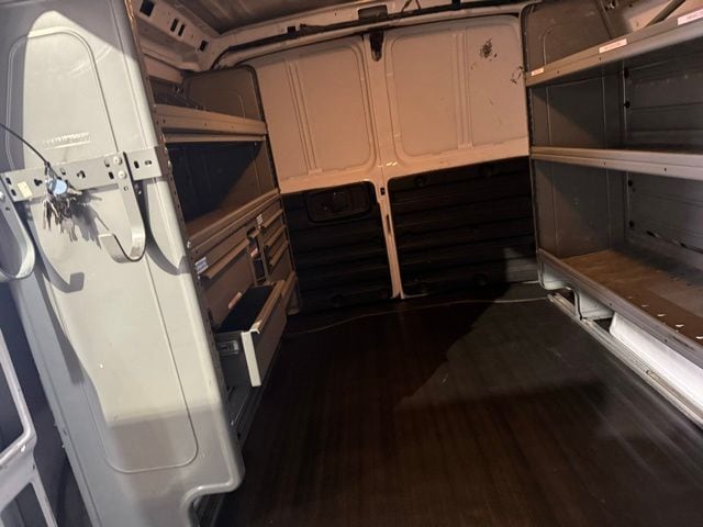 2011 GMC Savana Cargo Base - Photo 28