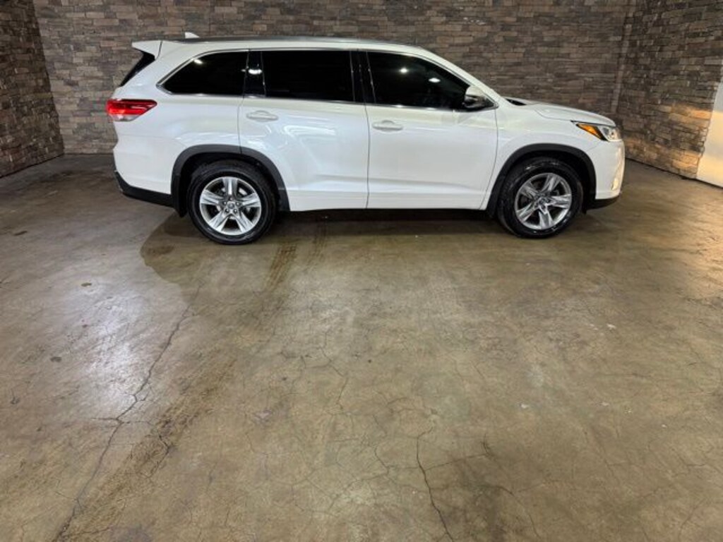Used 2018 Toyota Highlander Limited V6 SUV