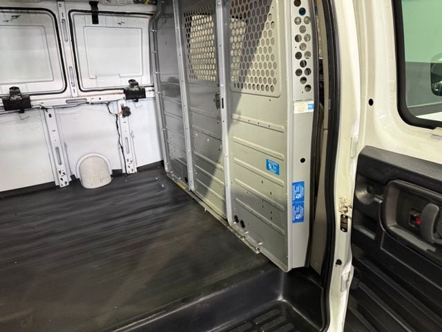 2016 GMC Savana Cargo Work Van - Photo 32