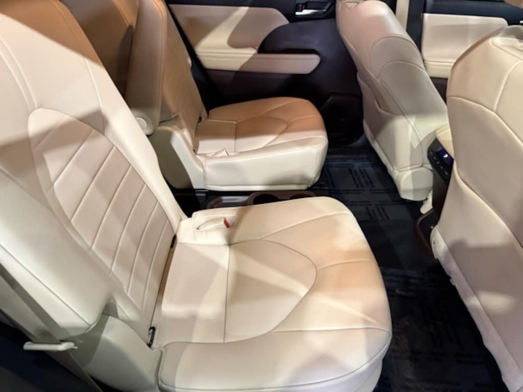 Used 2022 Toyota Highlander XLE SUV