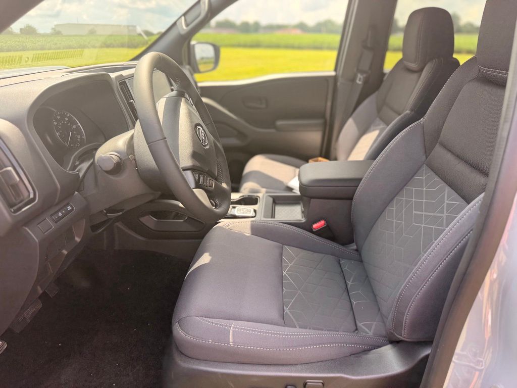 2026 Nissan Frontier SV - Photo 9