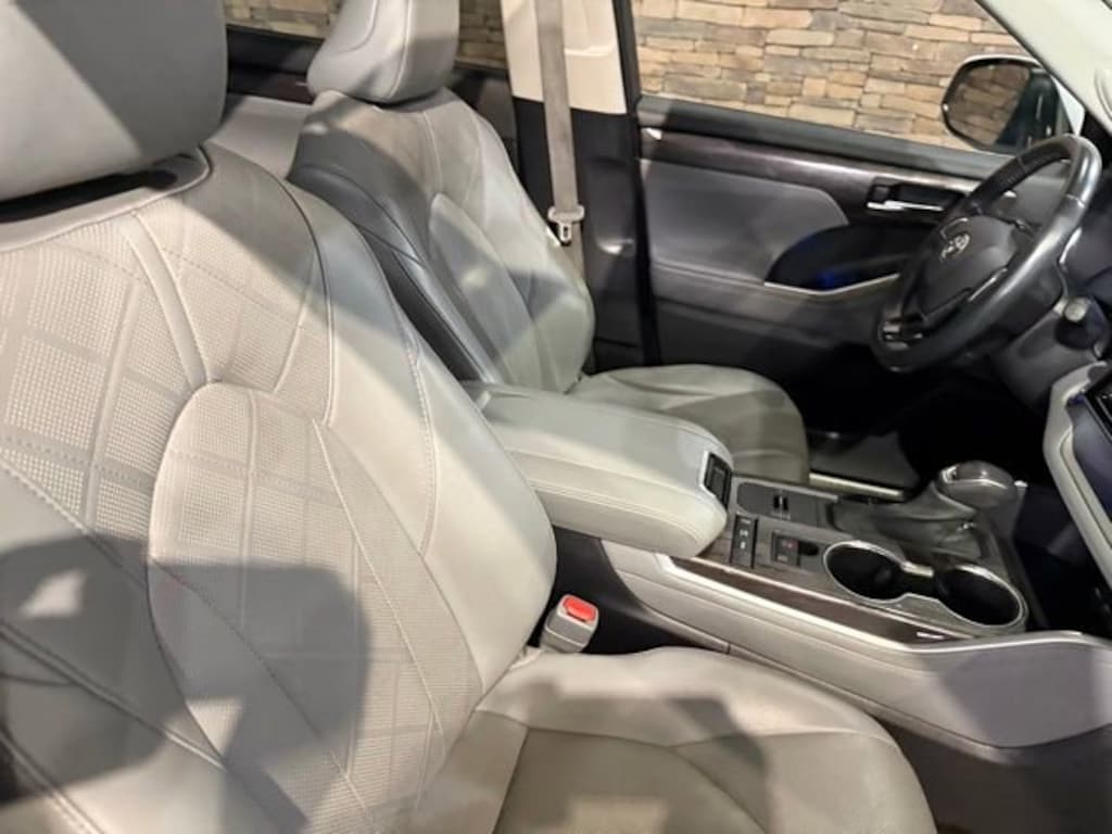Used 2021 Toyota Highlander Hybrid Platinum SUV