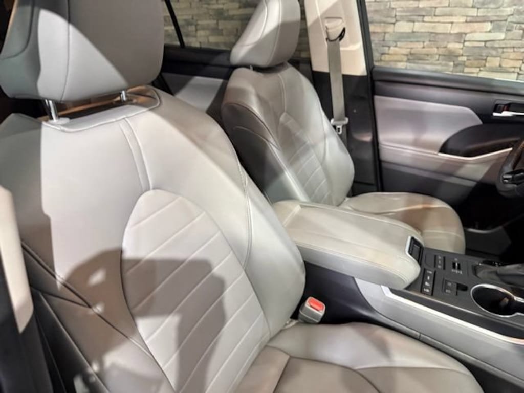 Used 2021 Toyota Highlander XLE SUV