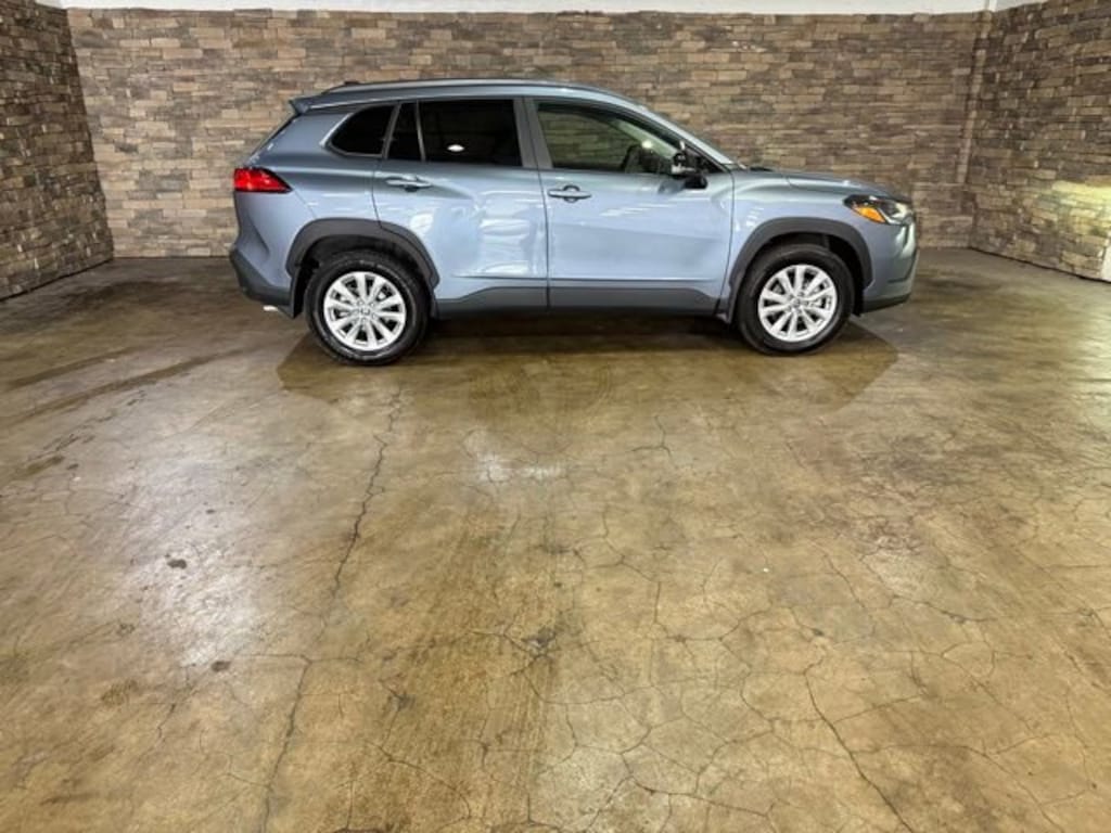 Used 2025 Toyota Corolla Cross LE SUV