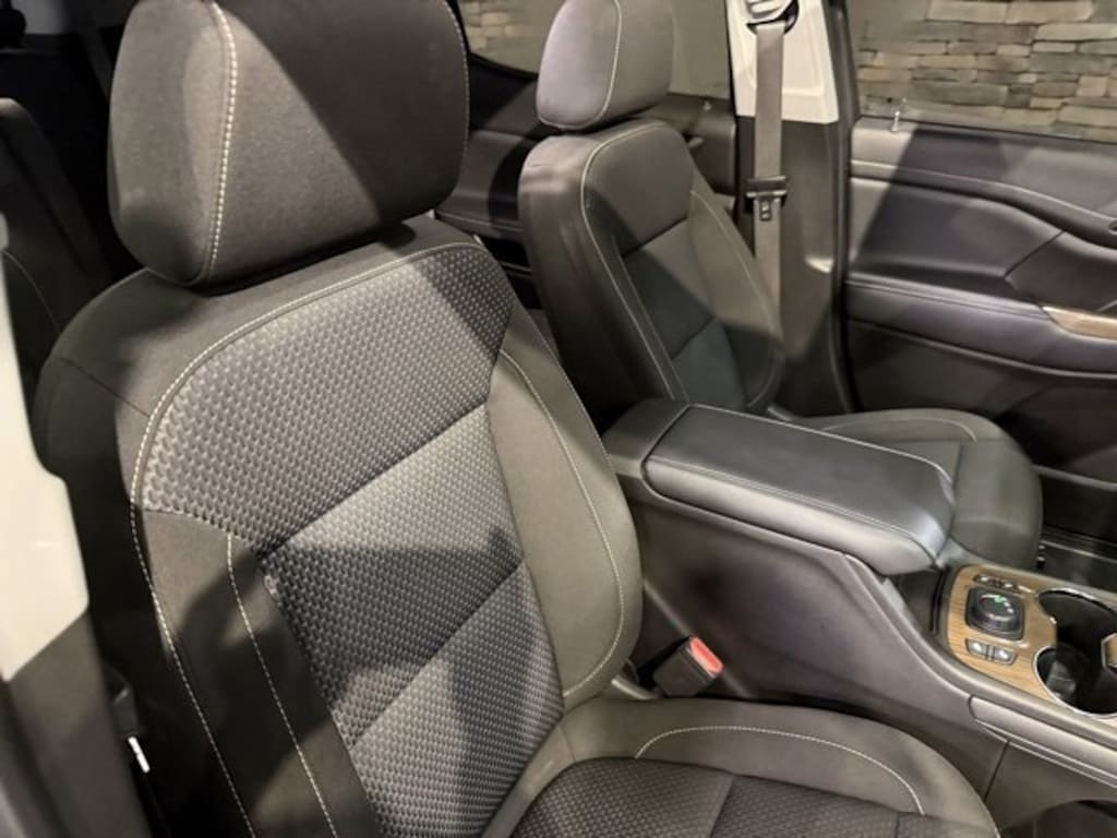 Used 2023 GMC Acadia SLE SUV