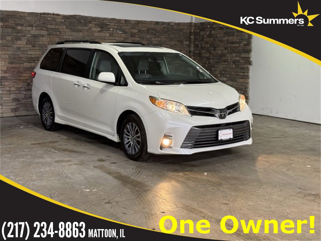 2020 Toyota Sienna XLE's photo