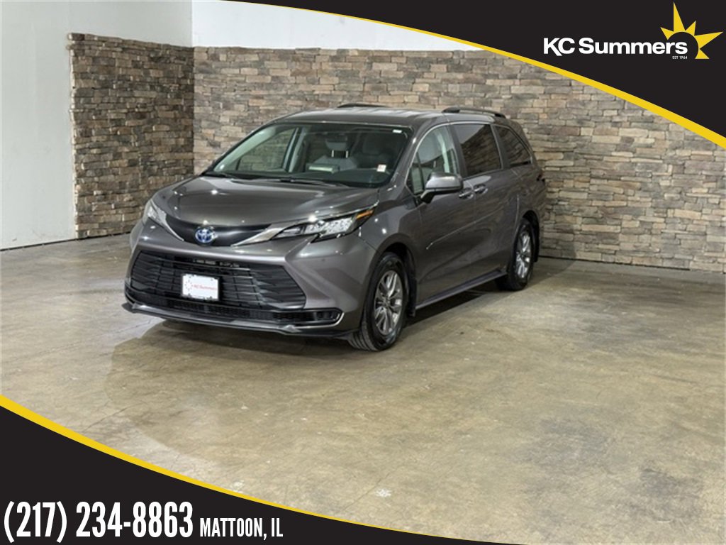 2022 Toyota Sienna LE 8-Passenger