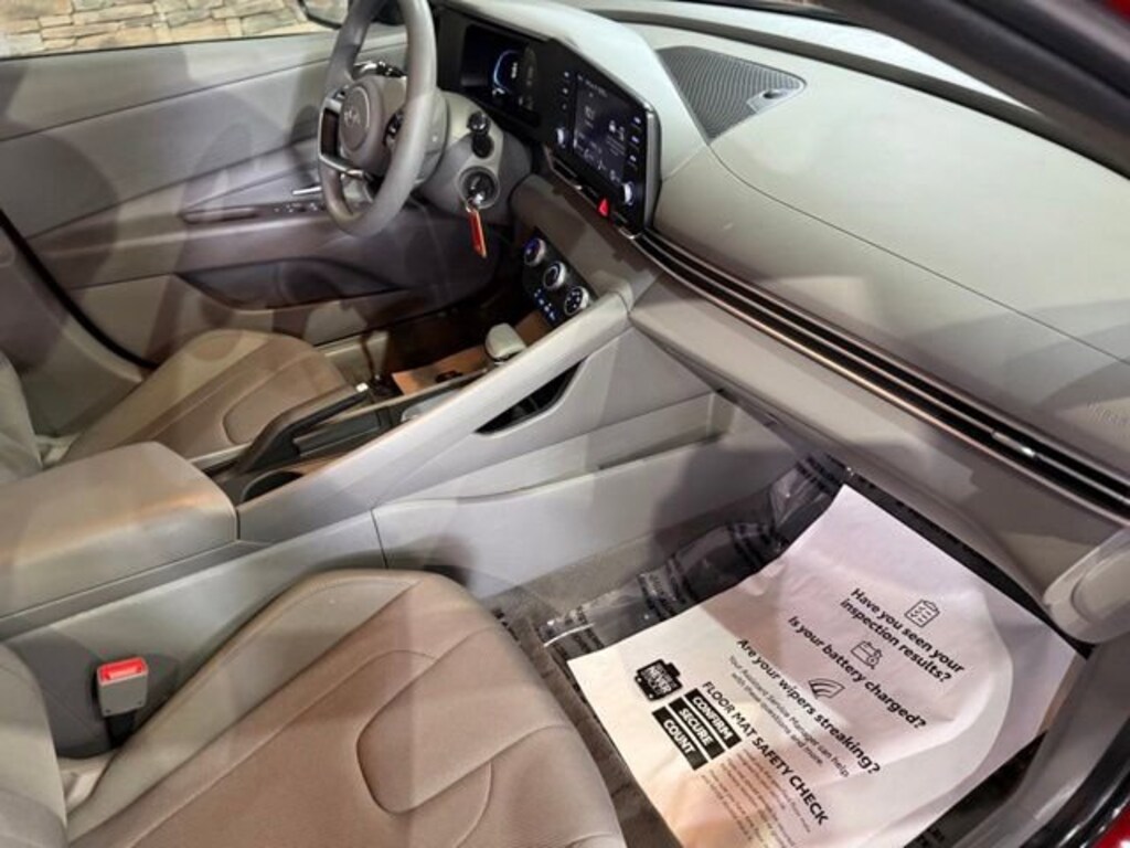 Used 2025 Hyundai Elantra SE Sedan