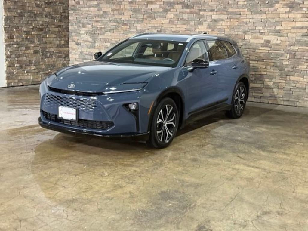 Used 2025 Toyota Crown Signia XLE SUV
